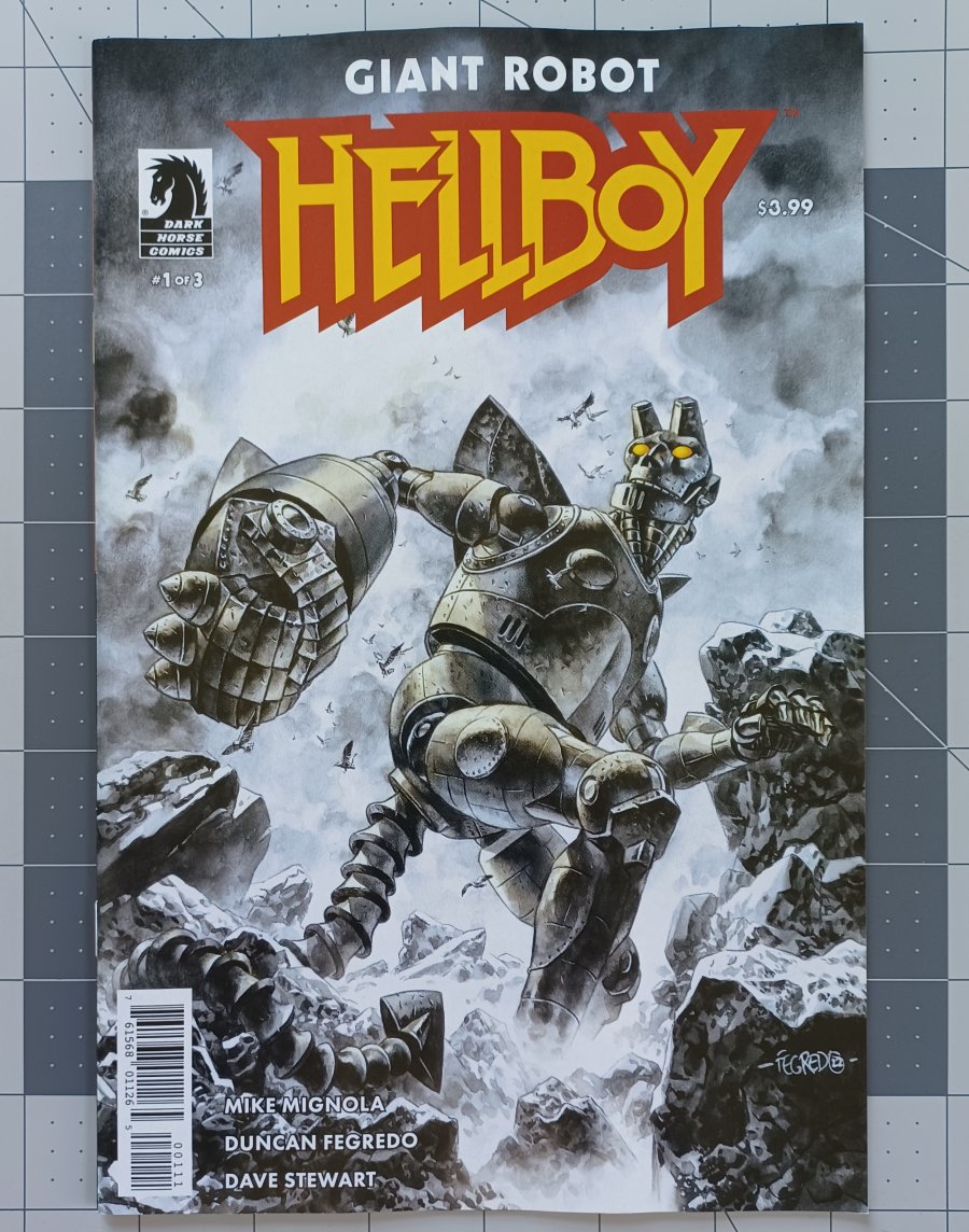 Giant Robot Hellboy #1 (of 3) - Dark Horse Comics